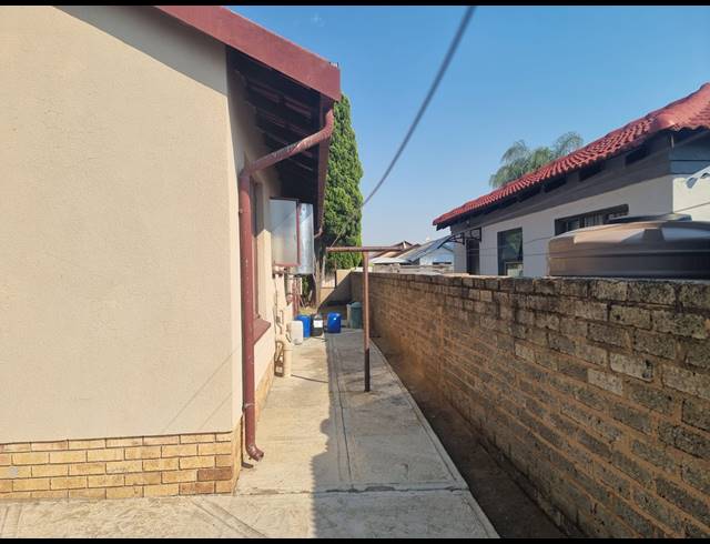 3 BEDROOM HOUSE FOR SALE IN TLHABANE WEST